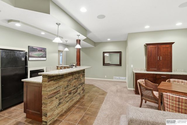 19502 Jones Street, Omaha, NE 68022