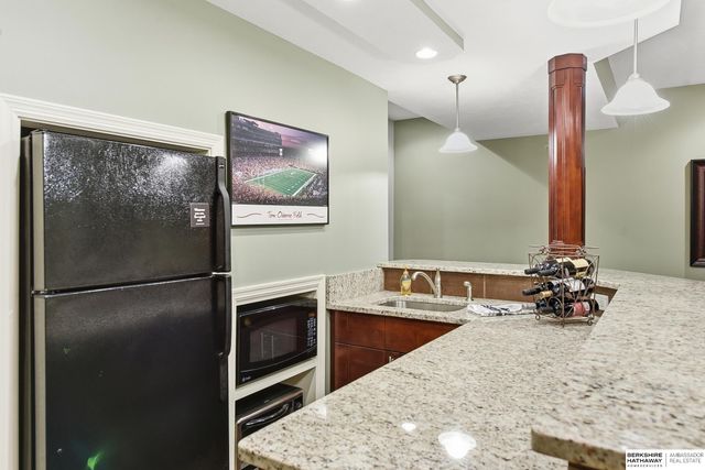 19502 Jones Street, Omaha, NE 68022