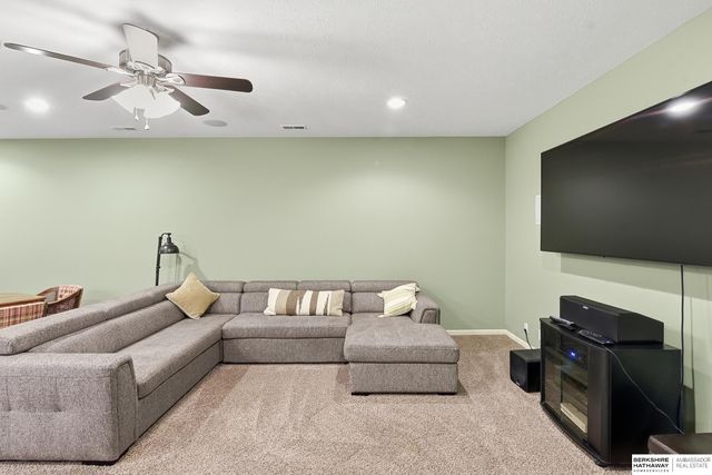 19502 Jones Street, Omaha, NE 68022
