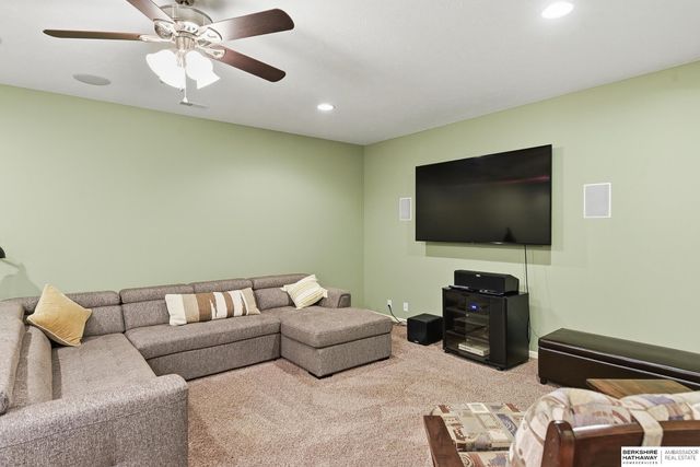 19502 Jones Street, Omaha, NE 68022