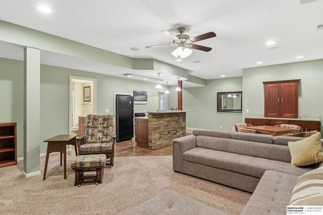 19502 Jones Street, Omaha, NE 68022