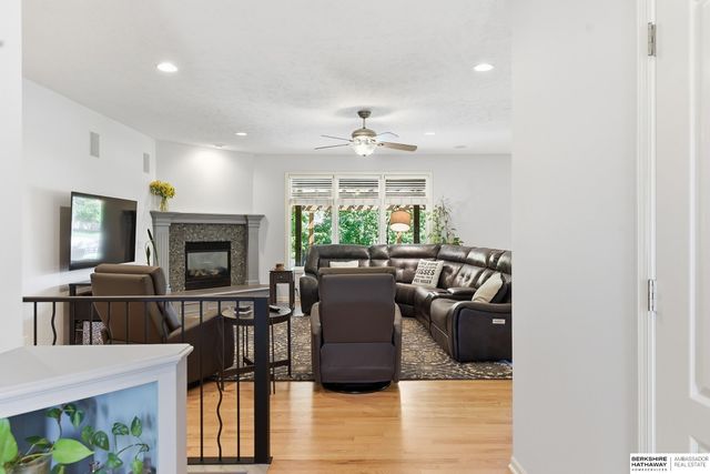 19502 Jones Street, Omaha, NE 68022