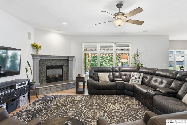 19502 Jones Street, Omaha, NE 68022