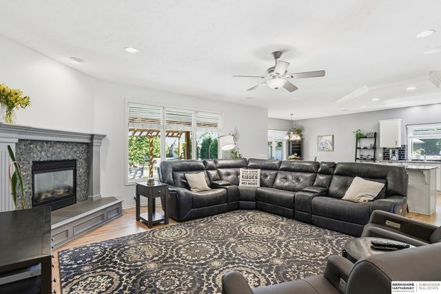 19502 Jones Street, Omaha, NE 68022