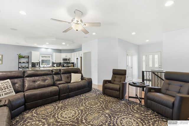 19502 Jones Street, Omaha, NE 68022