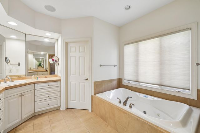 1125 Glen Oaks Drive, West Des Moines, IA 50266
