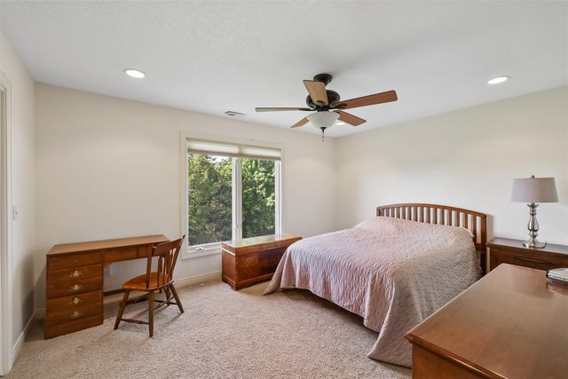 1125 Glen Oaks Drive, West Des Moines, IA 50266