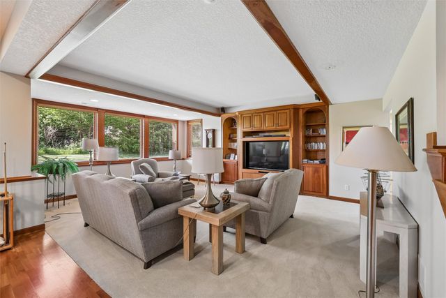 1125 Glen Oaks Drive, West Des Moines, IA 50266