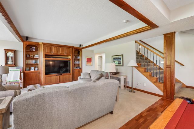 1125 Glen Oaks Drive, West Des Moines, IA 50266