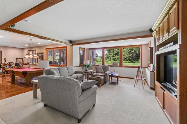 1125 Glen Oaks Drive, West Des Moines, IA 50266