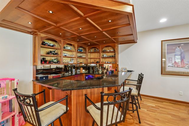 1125 Glen Oaks Drive, West Des Moines, IA 50266