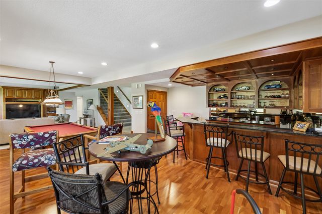 1125 Glen Oaks Drive, West Des Moines, IA 50266