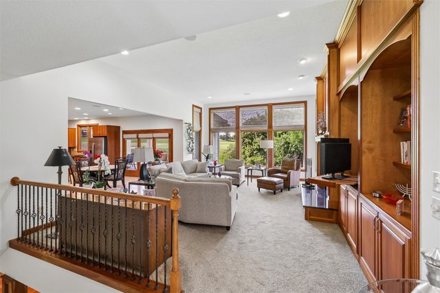 1125 Glen Oaks Drive, West Des Moines, IA 50266