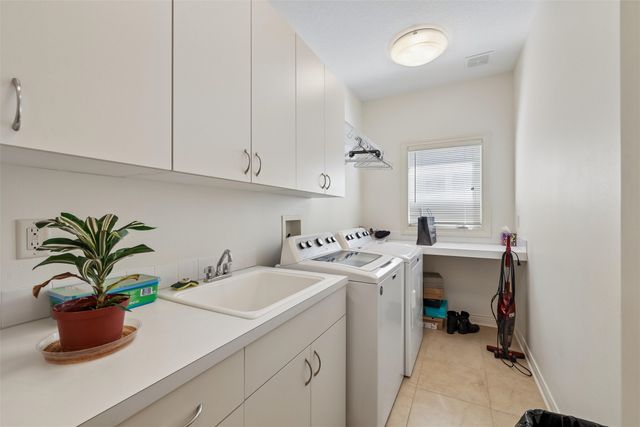 1125 Glen Oaks Drive, West Des Moines, IA 50266