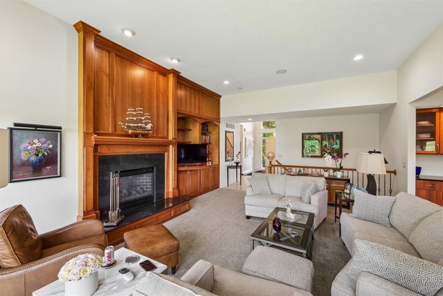 1125 Glen Oaks Drive, West Des Moines, IA 50266