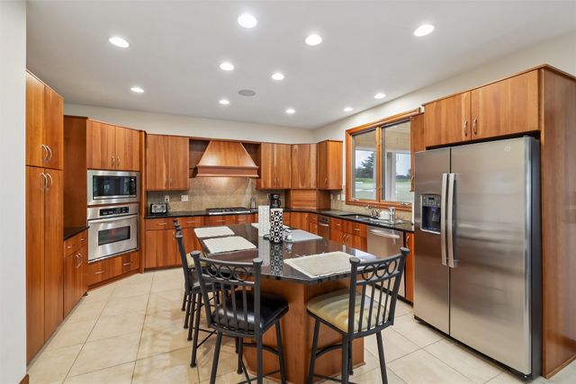 1125 Glen Oaks Drive, West Des Moines, IA 50266