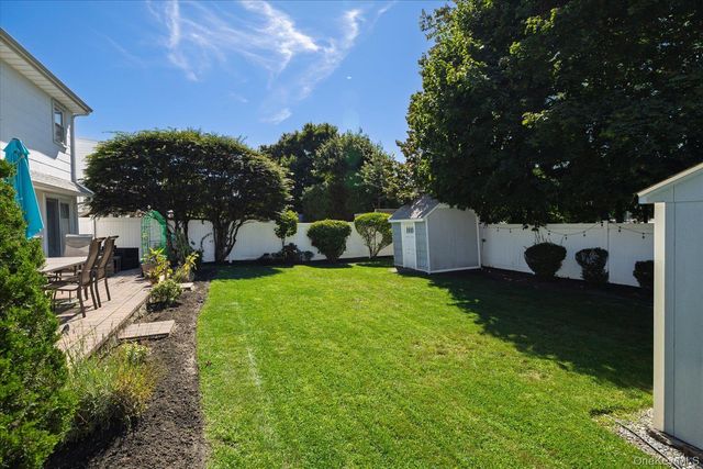 129 Arlyn Drive W, Massapequa, NY 11758