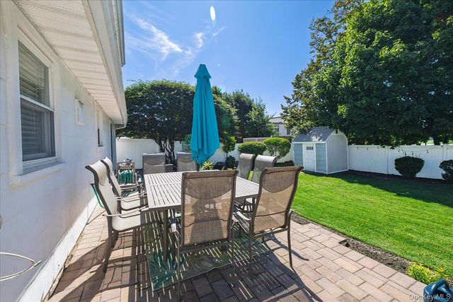129 Arlyn Drive W, Massapequa, NY 11758