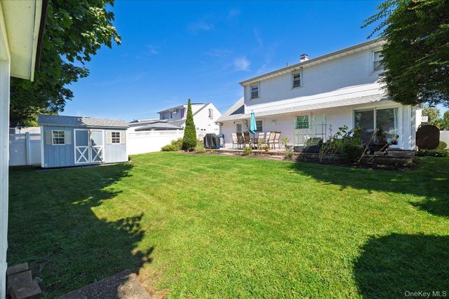 129 Arlyn Drive W, Massapequa, NY 11758