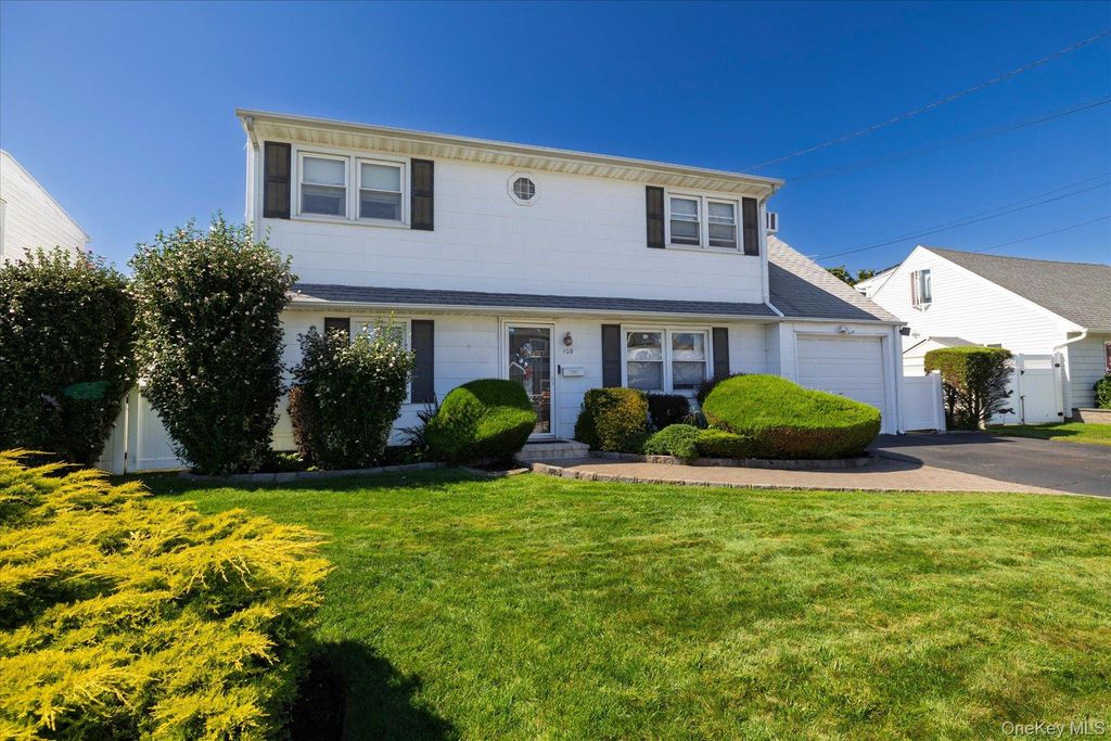 129 Arlyn Drive W, Massapequa, NY 11758 — exterior