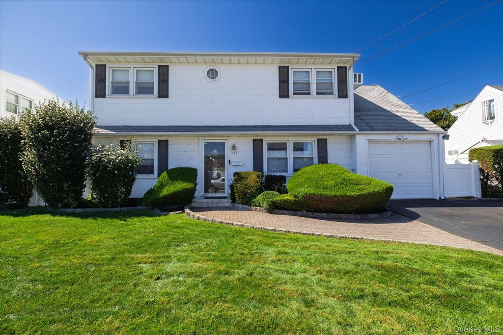 129 Arlyn Drive W, Massapequa, NY 11758 — photo 2