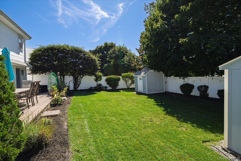 129 Arlyn Drive W, Massapequa, NY 11758 — photo 4