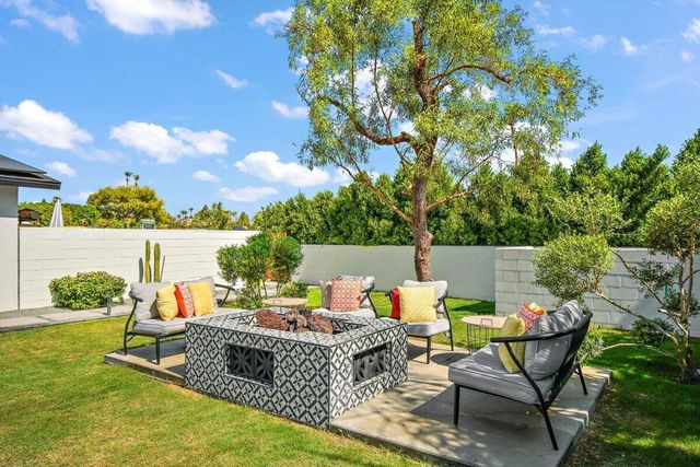 565 W Yorba Road, Palm Springs, CA 92262