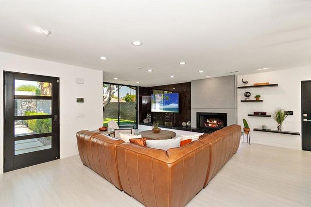 565 W Yorba Road, Palm Springs, CA 92262