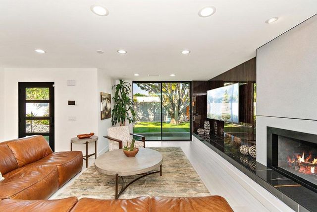 565 W Yorba Road, Palm Springs, CA 92262