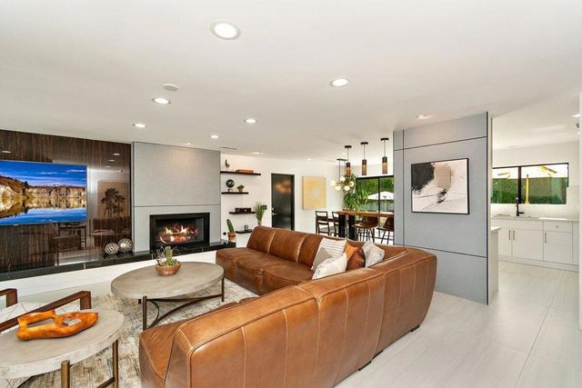 565 W Yorba Road, Palm Springs, CA 92262