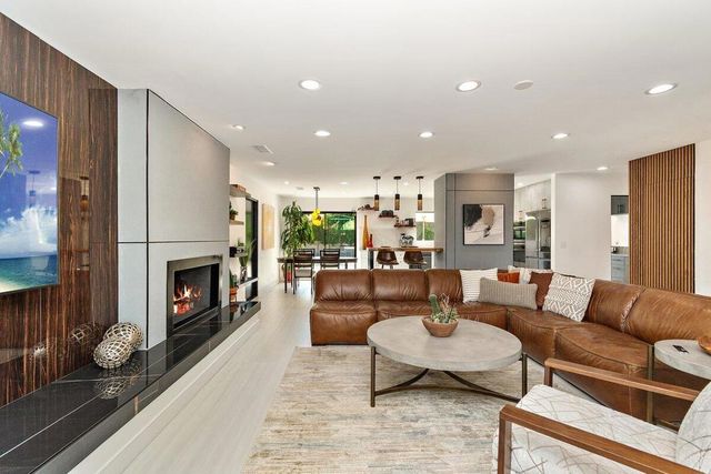 565 W Yorba Road, Palm Springs, CA 92262