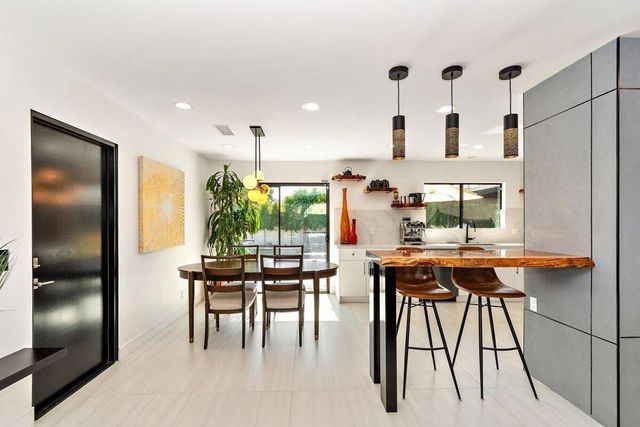 565 W Yorba Road, Palm Springs, CA 92262