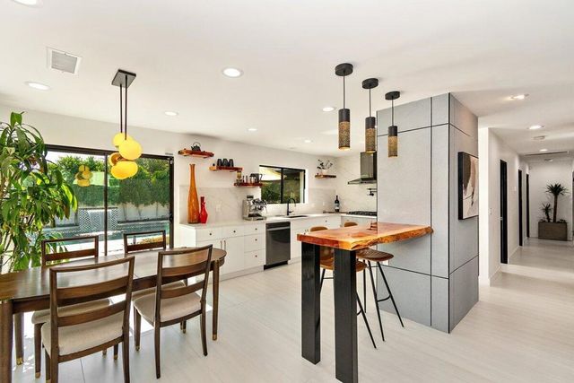 565 W Yorba Road, Palm Springs, CA 92262