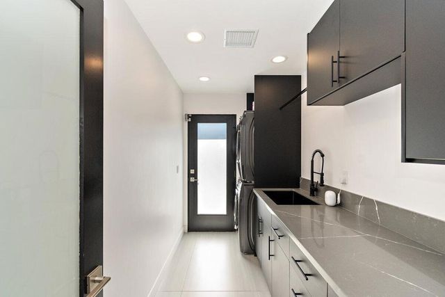 565 W Yorba Road, Palm Springs, CA 92262