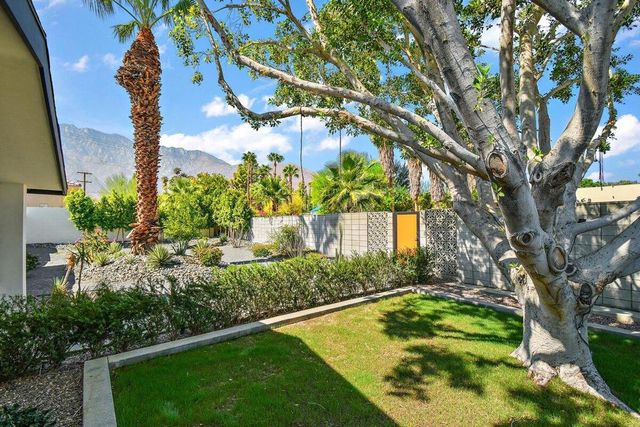 565 W Yorba Road, Palm Springs, CA 92262