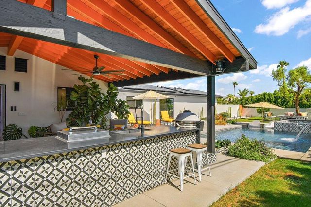 565 W Yorba Road, Palm Springs, CA 92262