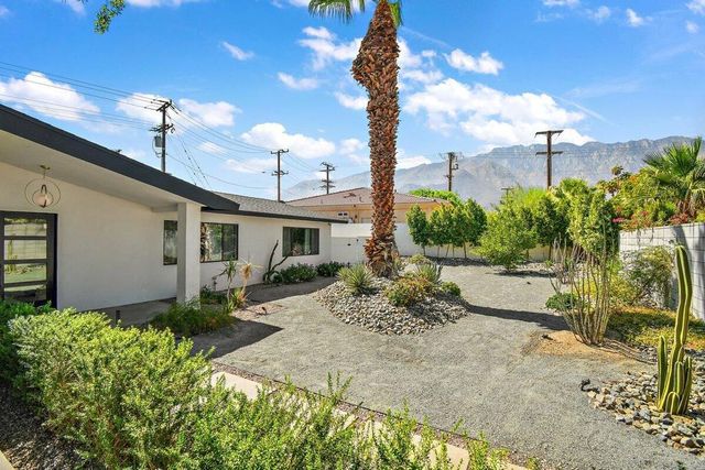 565 W Yorba Road, Palm Springs, CA 92262