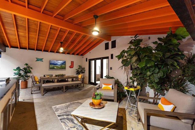 565 W Yorba Road, Palm Springs, CA 92262