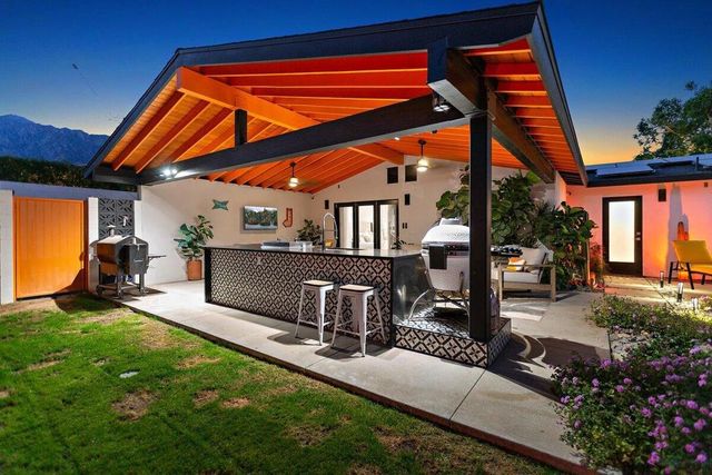 565 W Yorba Road, Palm Springs, CA 92262