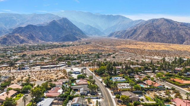 565 W Yorba Road, Palm Springs, CA 92262