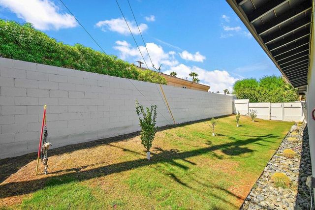 565 W Yorba Road, Palm Springs, CA 92262