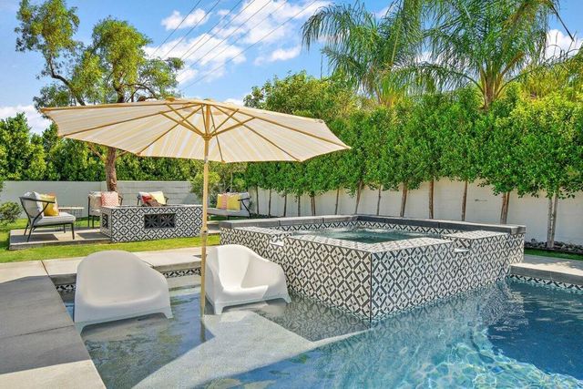 565 W Yorba Road, Palm Springs, CA 92262