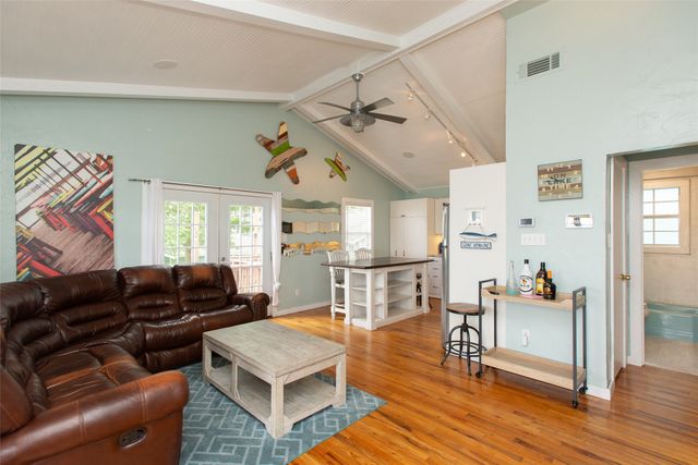 116 Isle Of View Drive, Tool, TX 75143
