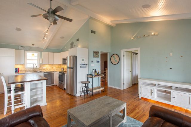 116 Isle Of View Drive, Tool, TX 75143
