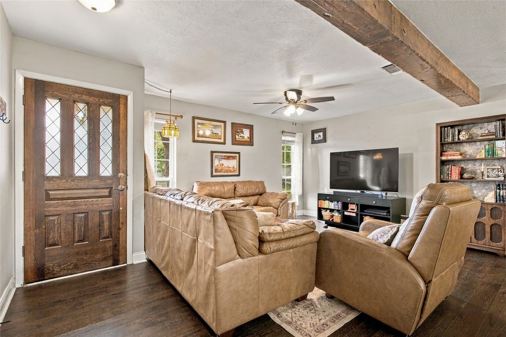 1117 Cozby Street E, Benbrook, TX 76126 — photo 2