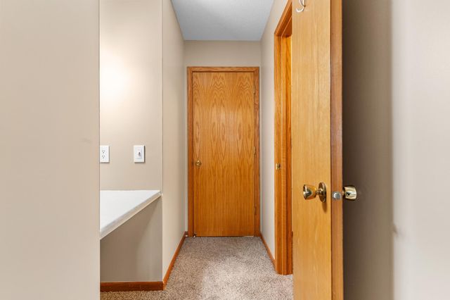 1585 Millpond Court, Chaska, MN 55318