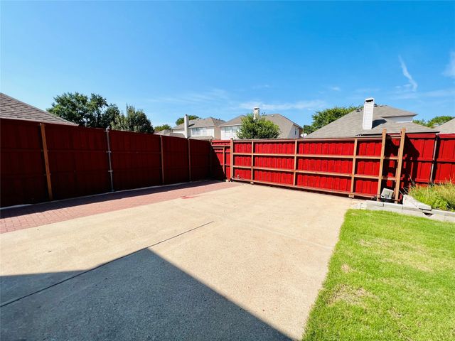 1715 Mapleleaf Falls Drive, Allen, TX 75002
