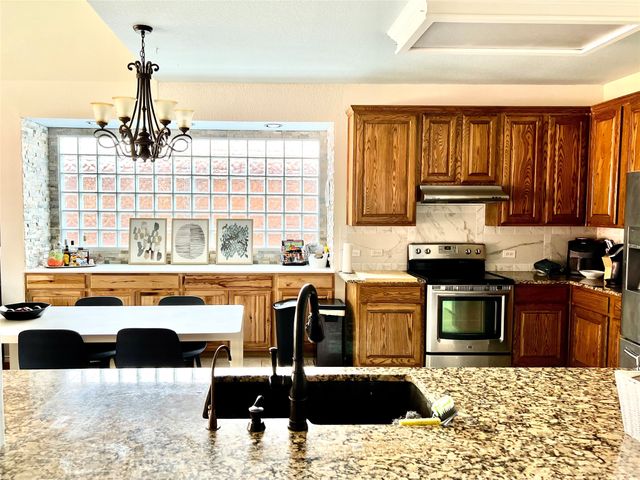 1715 Mapleleaf Falls Drive, Allen, TX 75002