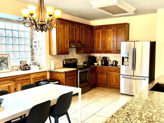 1715 Mapleleaf Falls Drive, Allen, TX 75002