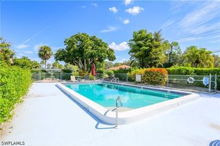 221 Cypress WAY E 201, Naples, FL 34110